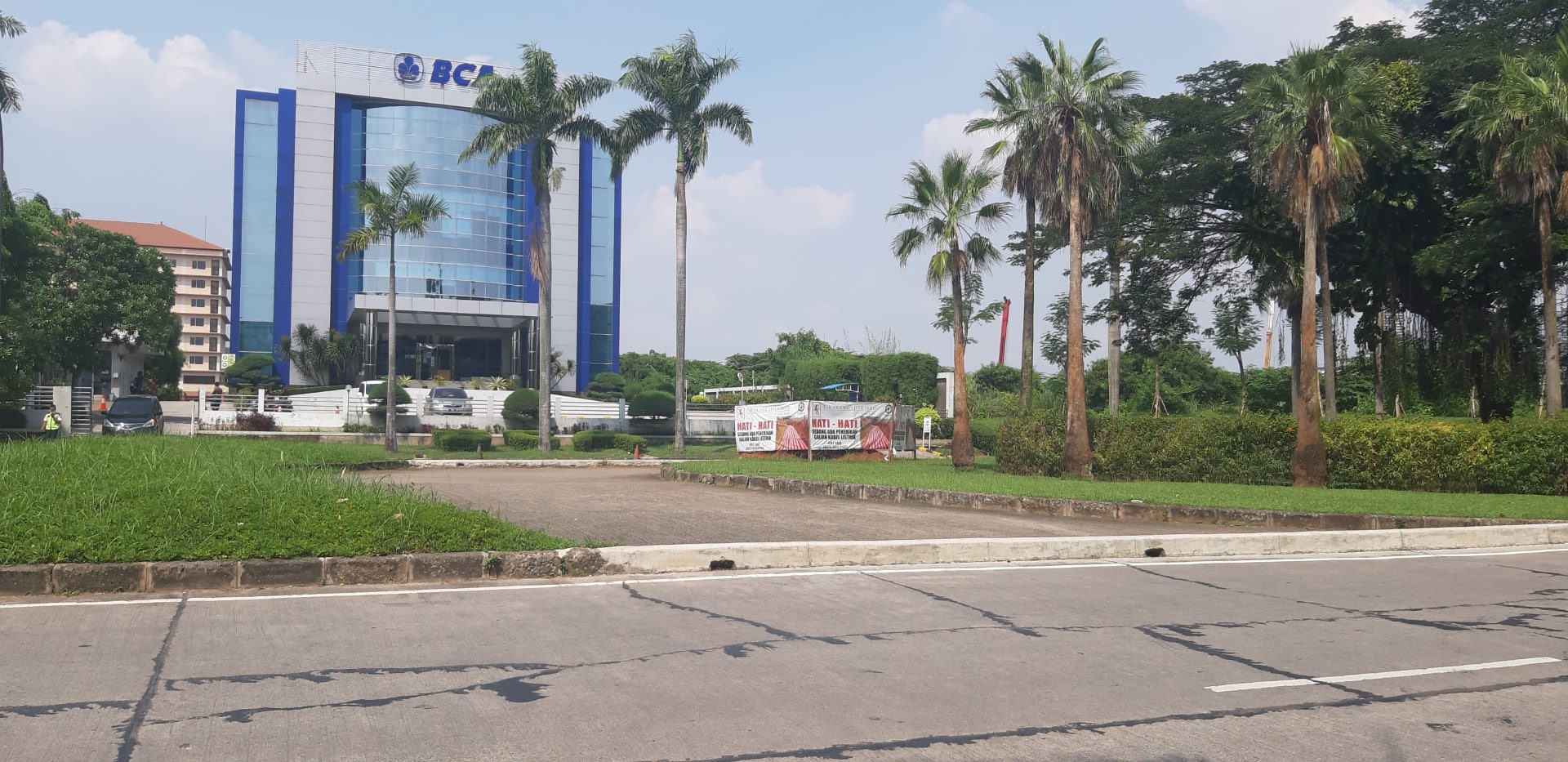 Tanah Area komersial lippo cikarang, Kantor Bank BCA