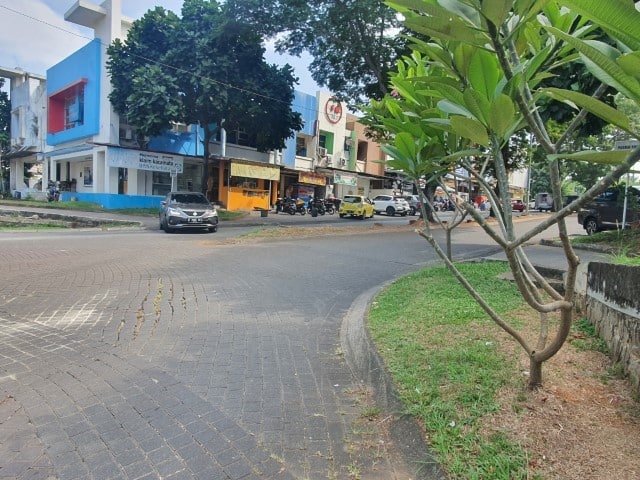 Ramainya Ruko Ventura Lippo Cikarang-2