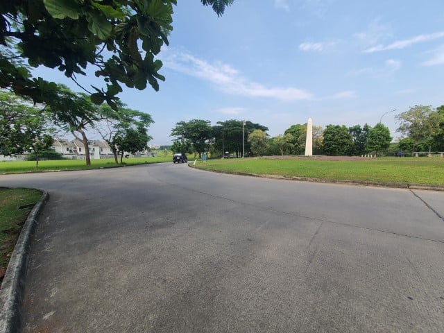 Tugu Pensil Lippo Cikarang-3