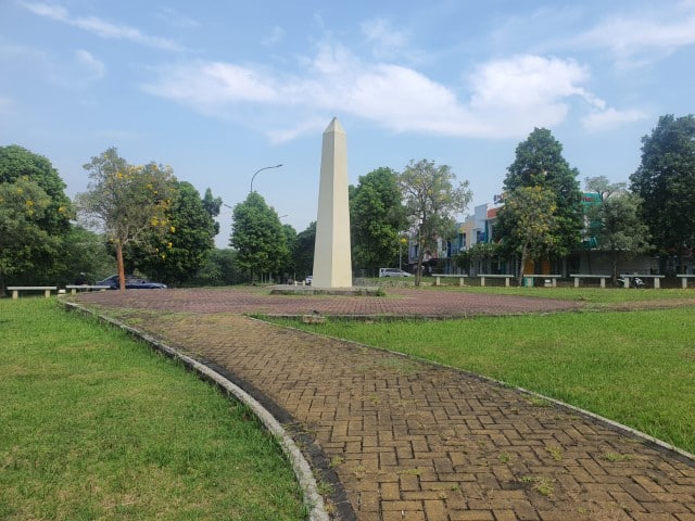 Tugu Pensil Lippo Cikarang