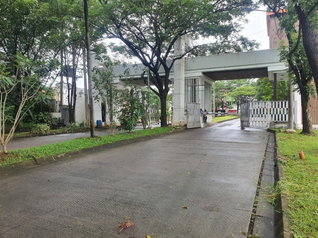 Gate Taman Simpruk Lippo Cikarang