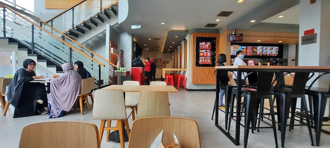 Suasana Ruangan KFC Thamrin Lippo Cikarang